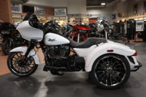 2025 Harley-Davidson Road Glide 3 thumb 2