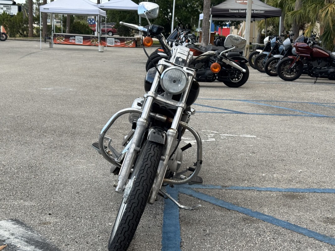 Sportster 883 Custom - Photo 3
