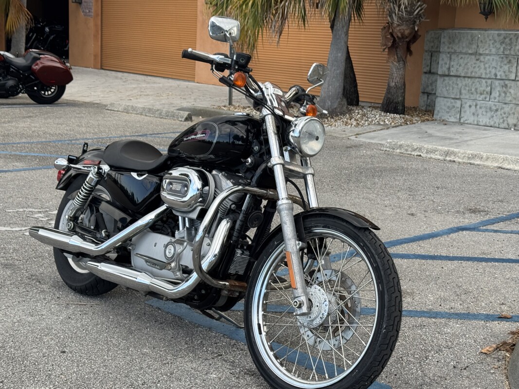Sportster 883 Custom - Photo 2