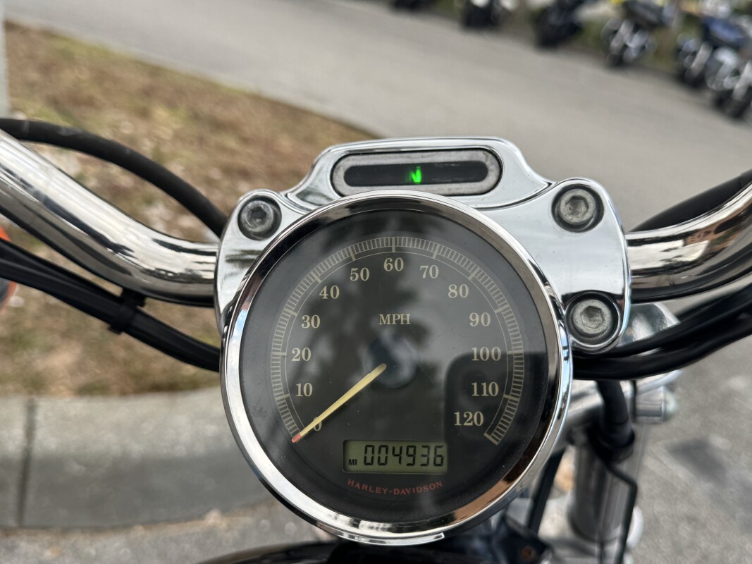 Sportster 883 Custom - Photo 7