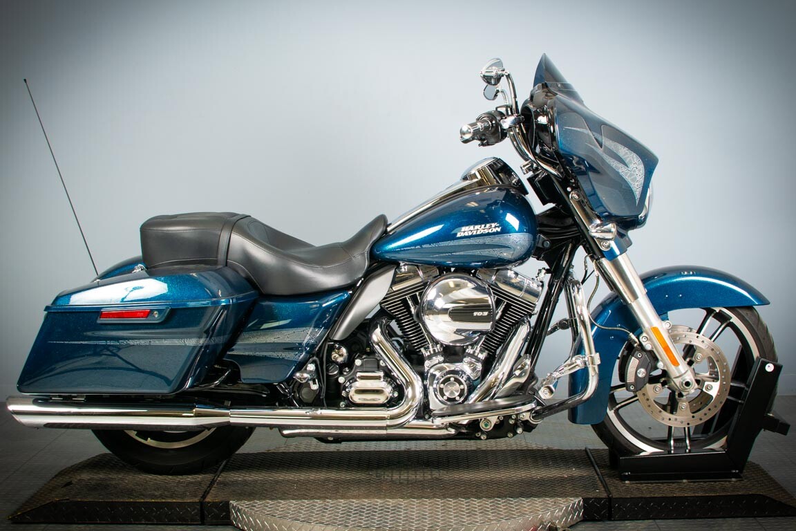 Used 2021 Midnight Crimson & Stone Washed White Pearl Harley