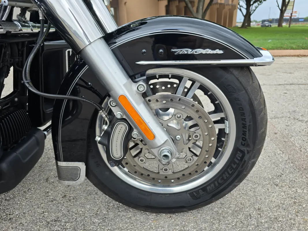 2017 Harley-Davidson Tri Glide Ultra | Vivid Black - Photo 7