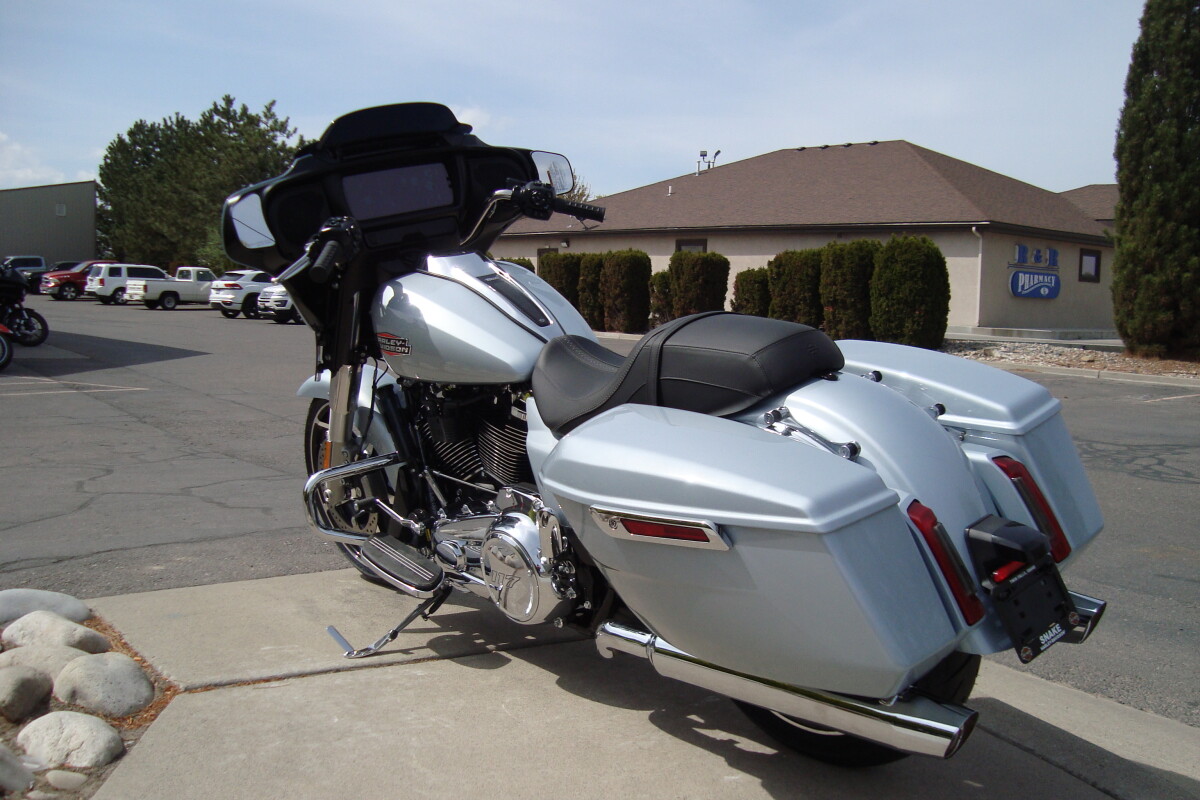 2025 Harley-Davidson Street Glide Atlas Silver Metallic - Photo 6