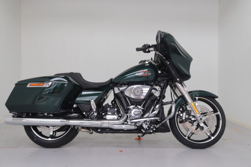 2024 Harley-Davidson<sup>®</sup> Street Glide® Alpine Green