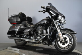2014 Harley-Davidson® Ultra Limited FLHTK thumb 2