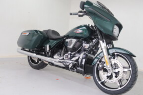 2024 Harley-Davidson<sup>®</sup> Street Glide® Alpine Green thumb 2