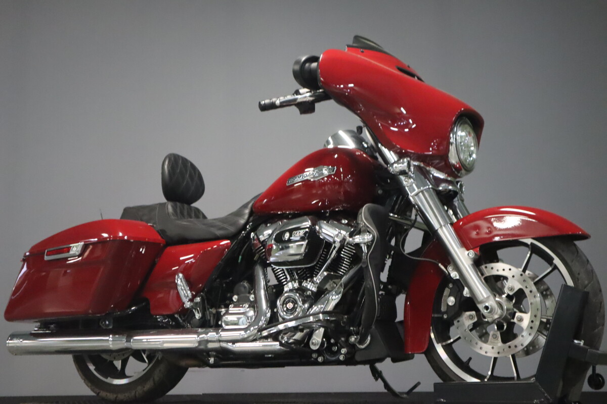2021 Harley-Davidson Street Glide FLHX - Photo 2