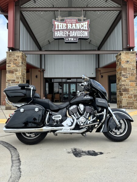 2017 Indian Motorcycle ROADMASTER BLACK