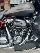 2019 Harley-Davidson<sup>®</sup> Ultra Limited Industrial Gray Denim/Black Denim thumb 1