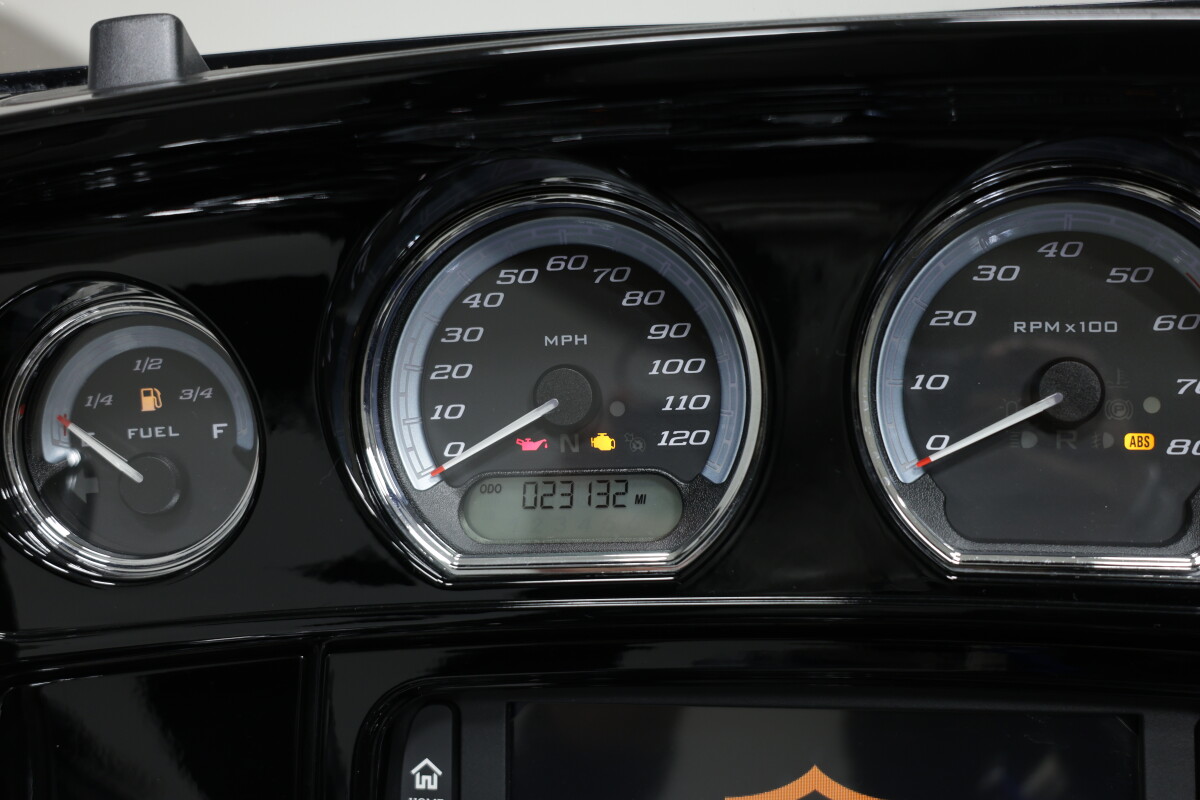 2017 HARLEY-DAVIDSON FLHTKL ULTRA LIMITED LOW in VIVID BLACK - Photo 2