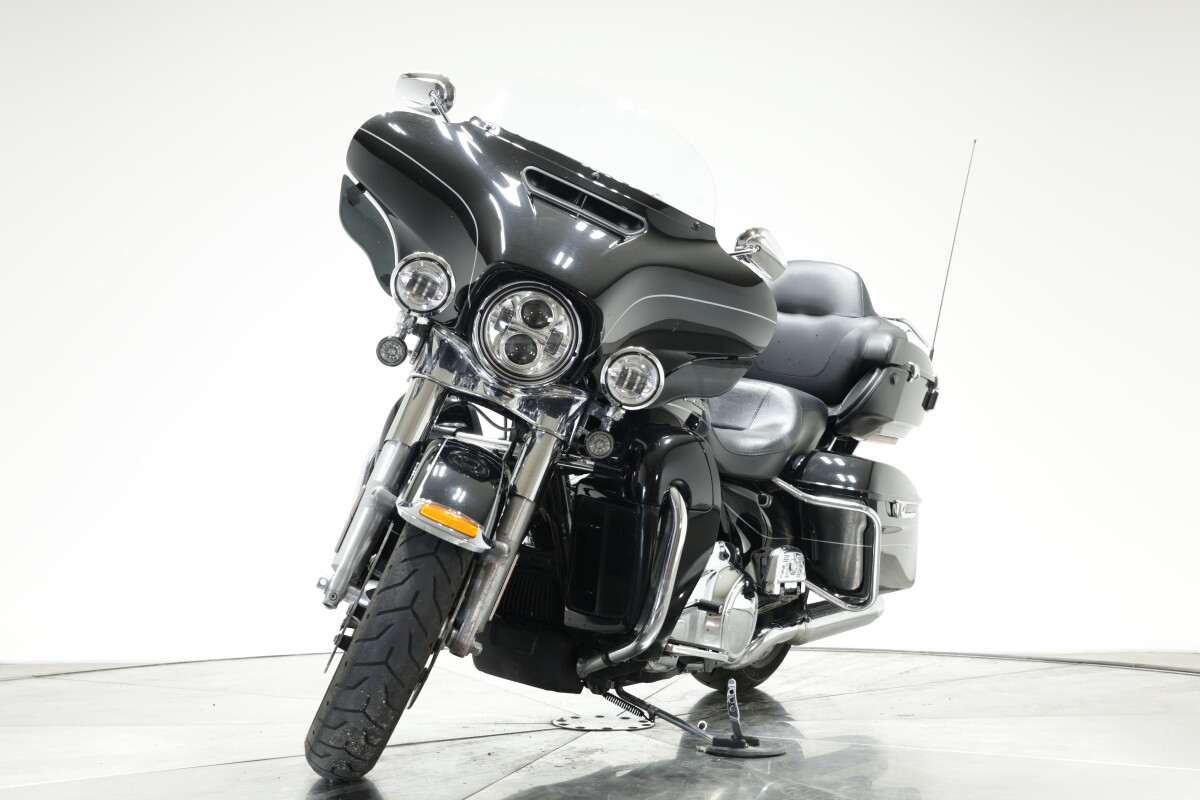2017 HARLEY-DAVIDSON FLHTKL ULTRA LIMITED LOW in VIVID BLACK - Photo 7