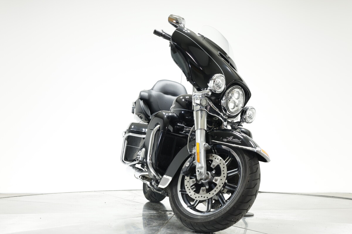 2017 HARLEY-DAVIDSON FLHTKL ULTRA LIMITED LOW in VIVID BLACK - Photo 5
