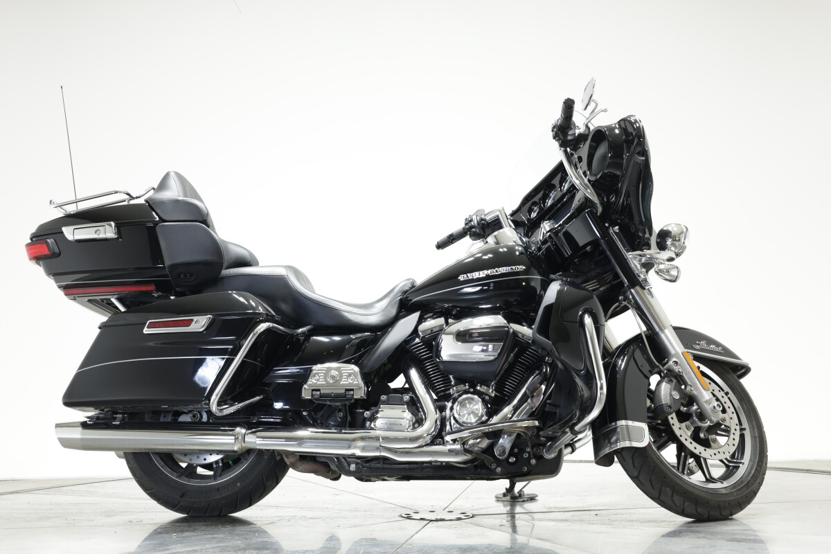 2017 HARLEY-DAVIDSON FLHTKL ULTRA LIMITED LOW in VIVID BLACK