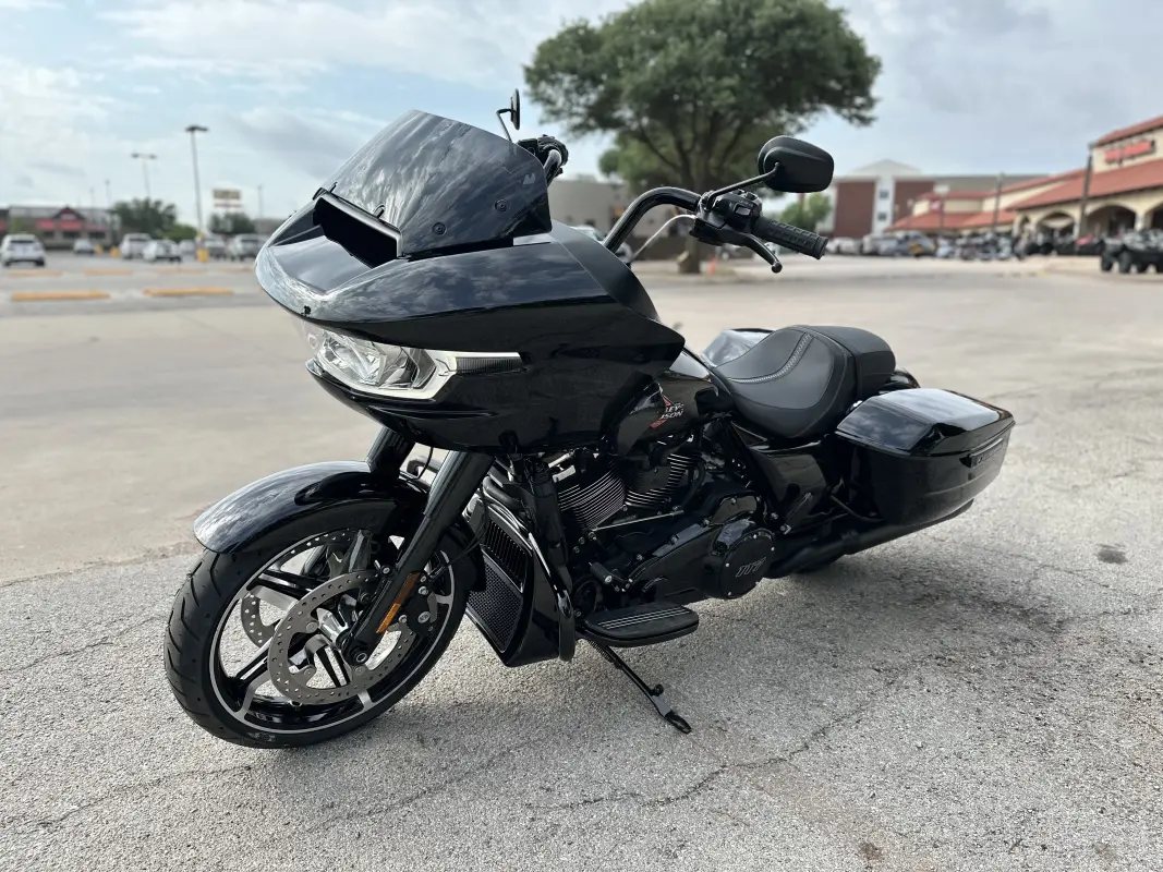 2025 Harley-Davidson Road Glide - Photo 4
