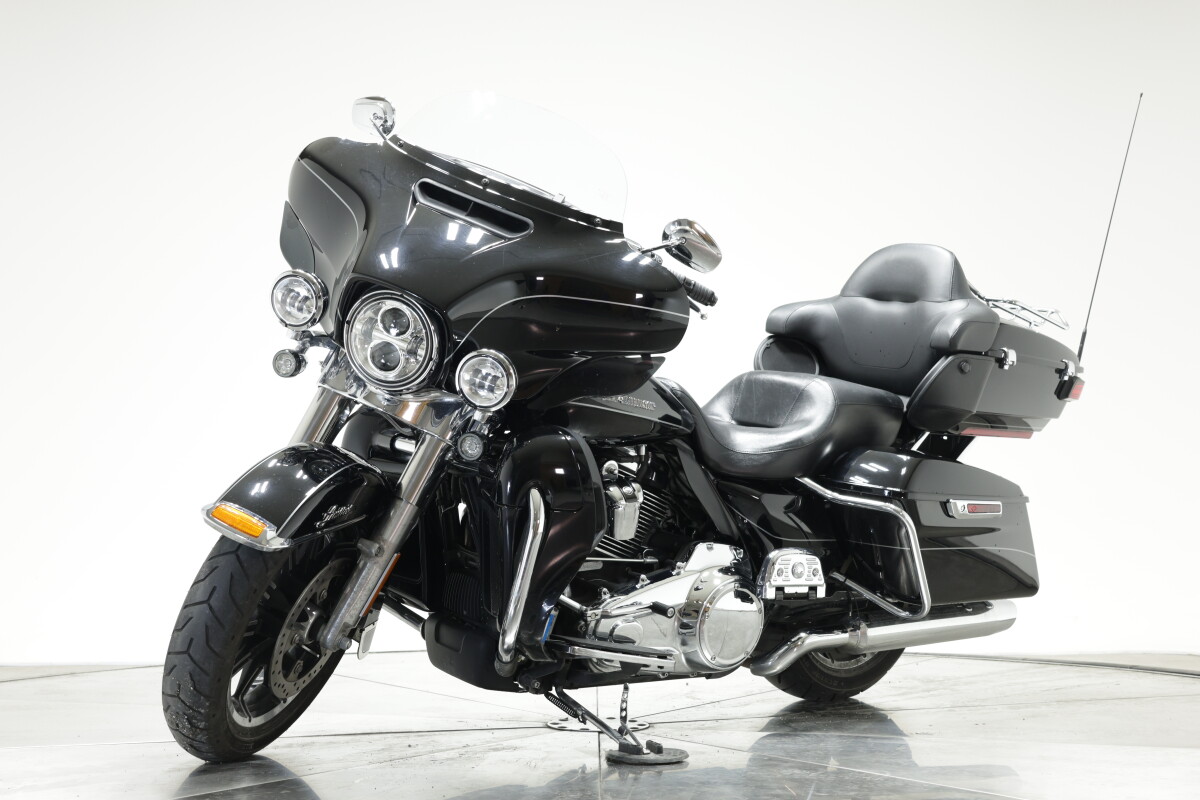 2017 HARLEY-DAVIDSON FLHTKL ULTRA LIMITED LOW in VIVID BLACK - Photo 8