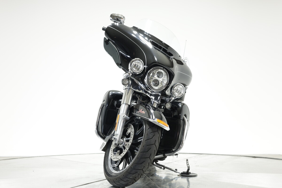 2017 HARLEY-DAVIDSON FLHTKL ULTRA LIMITED LOW in VIVID BLACK - Photo 6