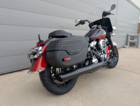 2025 Harley-Davidson<sup>®</sup> Heritage Classic Whiskey Fire / Vivid Black w/Laced Wheels thumb 2