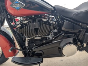 2025 Harley-Davidson<sup>®</sup> Heritage Classic Whiskey Fire / Vivid Black w/Laced Wheels thumb 0