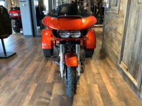 Harley-Davidson<sup>®</sup> Road Glide<sup>®</sup> 3 2025 FLTRT T20-25 Whiskey Fire thumb 3