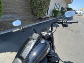FLHRXS 2025 Road King<sup>®</sup> Special thumb 1