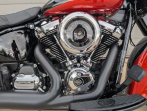 2025 Harley-Davidson<sup>®</sup> Heritage Classic Whiskey Fire / Vivid Black w/Laced Wheels thumb 1