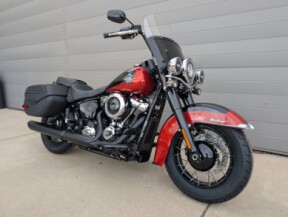 2025 Harley-Davidson<sup>®</sup> Heritage Classic Whiskey Fire / Vivid Black w/Laced Wheels thumb 3