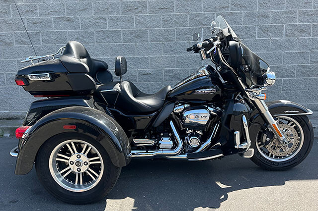 Harley-Davidson Tri Glide Ultra 2021 FLHTCUTG 854740A BLACK W/PINSTRIPE