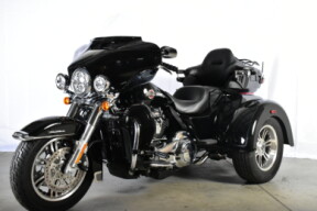 2022 Harley-Davidson® Tri Glide® Ultra FLHTCUTG thumb 0