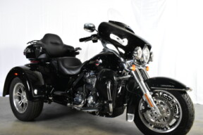 2022 Harley-Davidson® Tri Glide® Ultra FLHTCUTG thumb 2