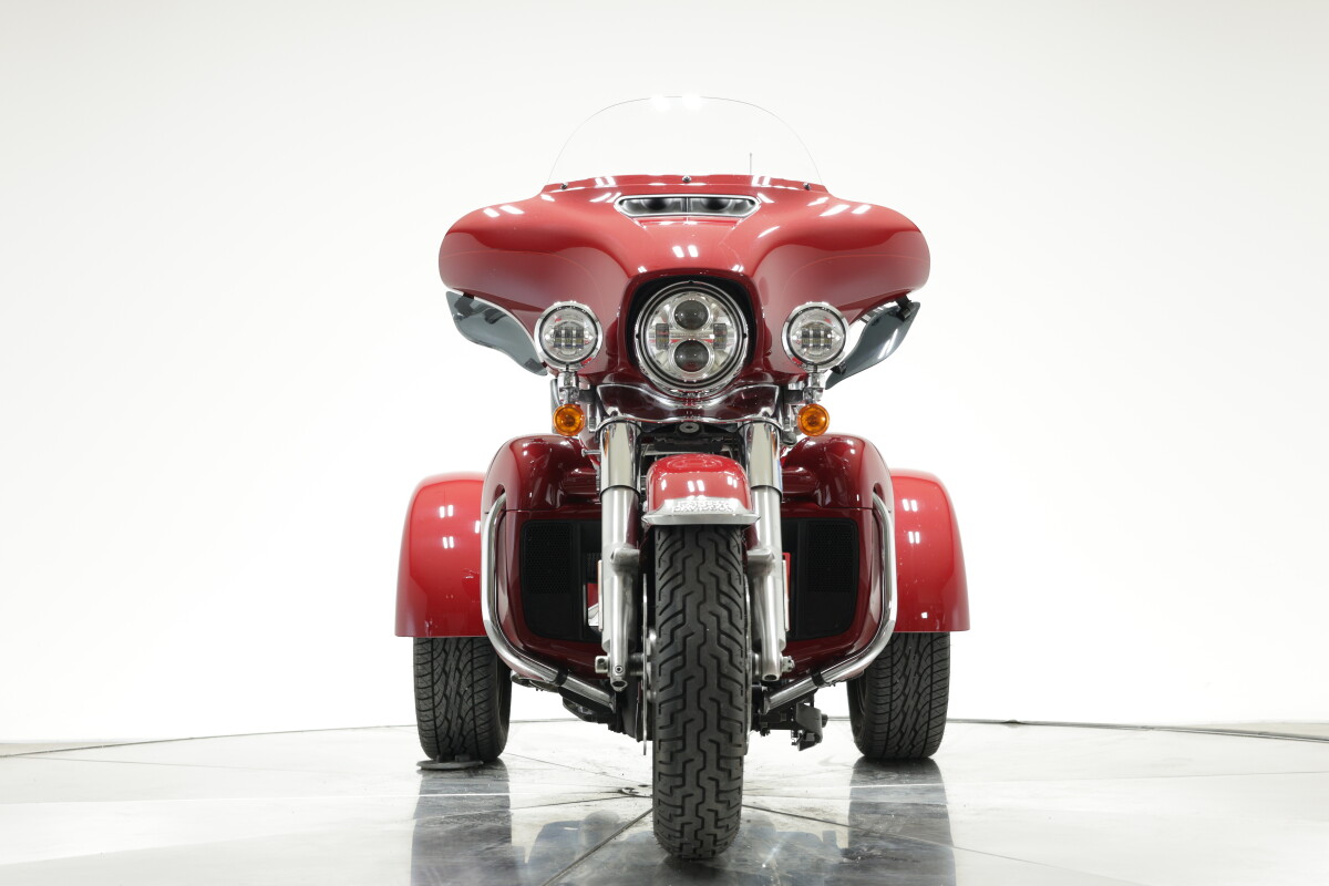 2021 HARLEY-DAVIDSON FLHTCUTG TRI GLIDE ULTRA in Billiard Red - Photo 6