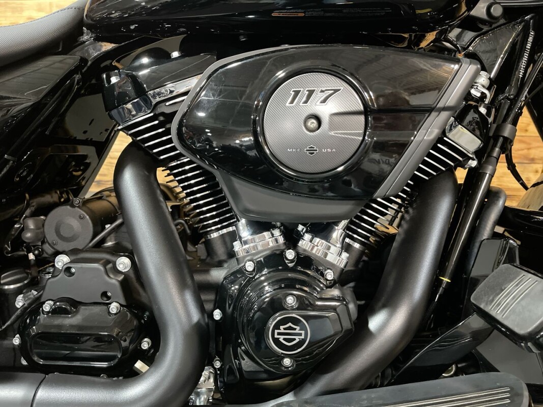 Harley-Davidson Street Glide 2025 FLHX VIVID BLACK - Photo 2