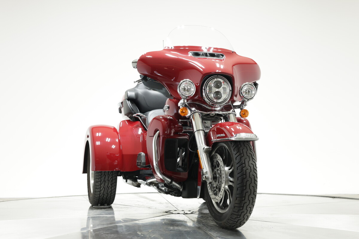 2021 HARLEY-DAVIDSON FLHTCUTG TRI GLIDE ULTRA in Billiard Red - Photo 5
