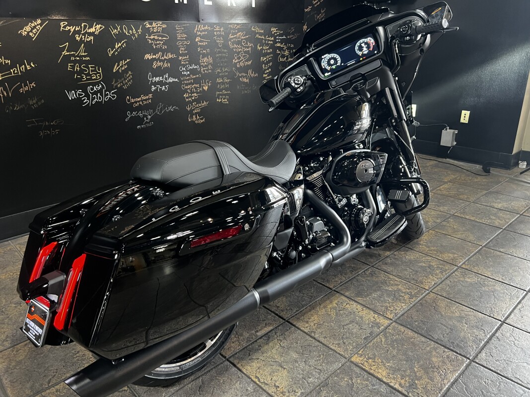2025 Harley-Davidson Street Glide Vivid Black - Black Finish - Photo 5