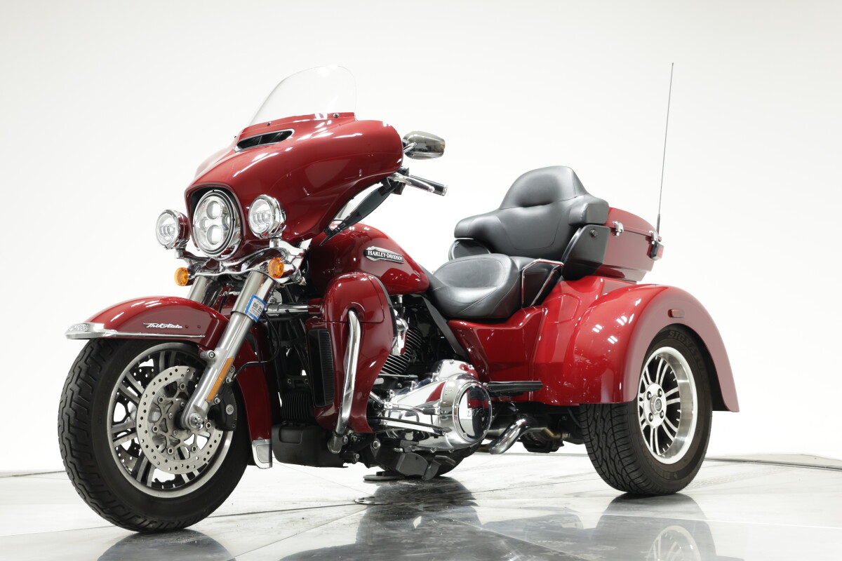 2021 HARLEY-DAVIDSON FLHTCUTG TRI GLIDE ULTRA in Billiard Red - Photo 8
