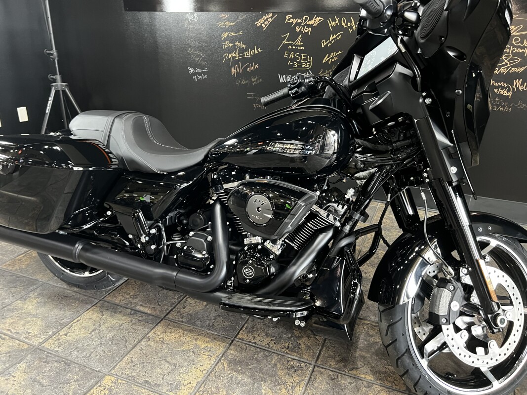 2025 Harley-Davidson Street Glide Vivid Black - Black Finish - Photo 4