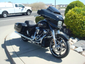 2025 Harley-Davidson<sup>®</sup> Street Glide® Vivid Black thumb 1