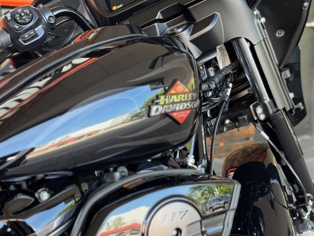 2025 Harley Davidson Street Glide FLHX - Photo 3