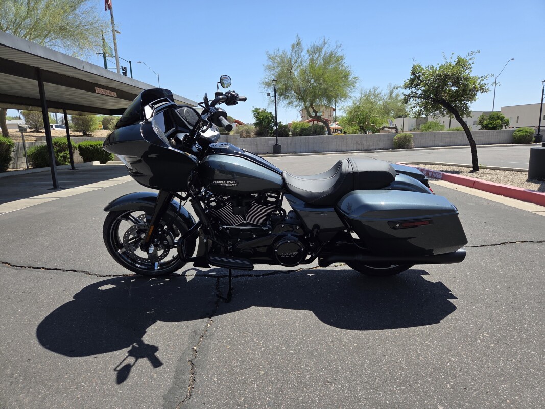 FLTRX 2025 Road Glide - Photo 4