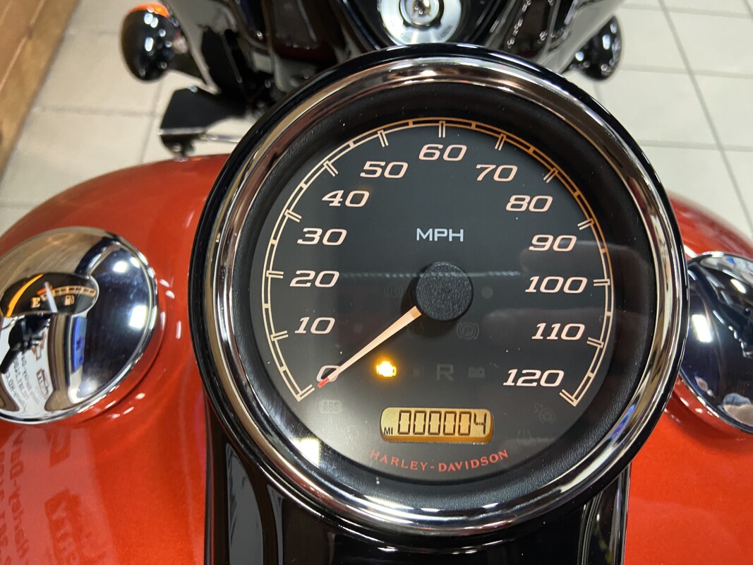 2025 Harley-Davidson Freewheeler Whiskey Fire FLRT - Photo 6