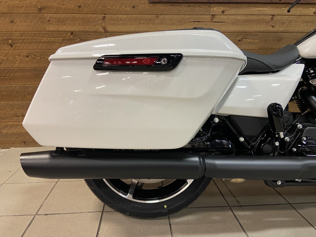 2025 Harley-Davidson Road Glide White Onyx Pearl - Black Finish FLTRX - Photo 5