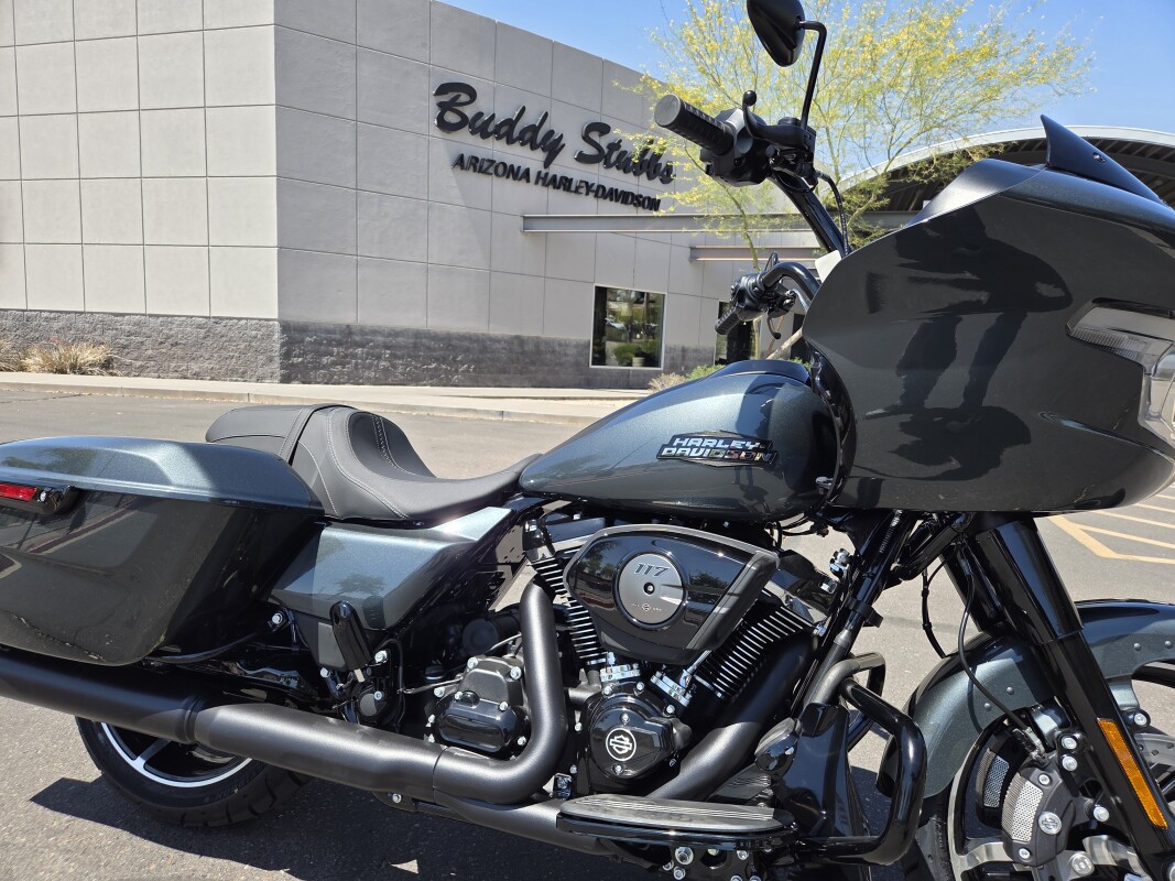 FLTRX 2025 Road Glide - Photo 2