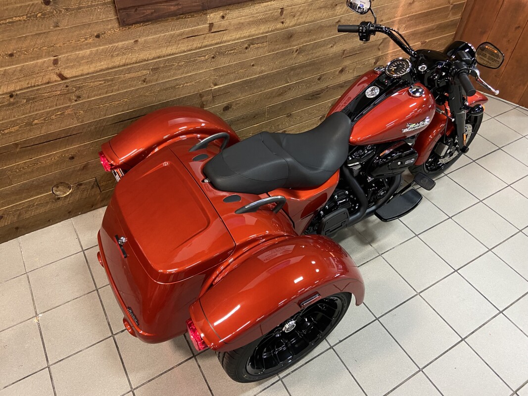 2025 Harley-Davidson Freewheeler Whiskey Fire FLRT - Photo 7