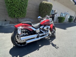 2025 Harley-Davidson<sup>®</sup> Breakout® Brilliant Red thumb 2