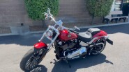 2025 Harley-Davidson<sup>®</sup> Breakout® Brilliant Red
