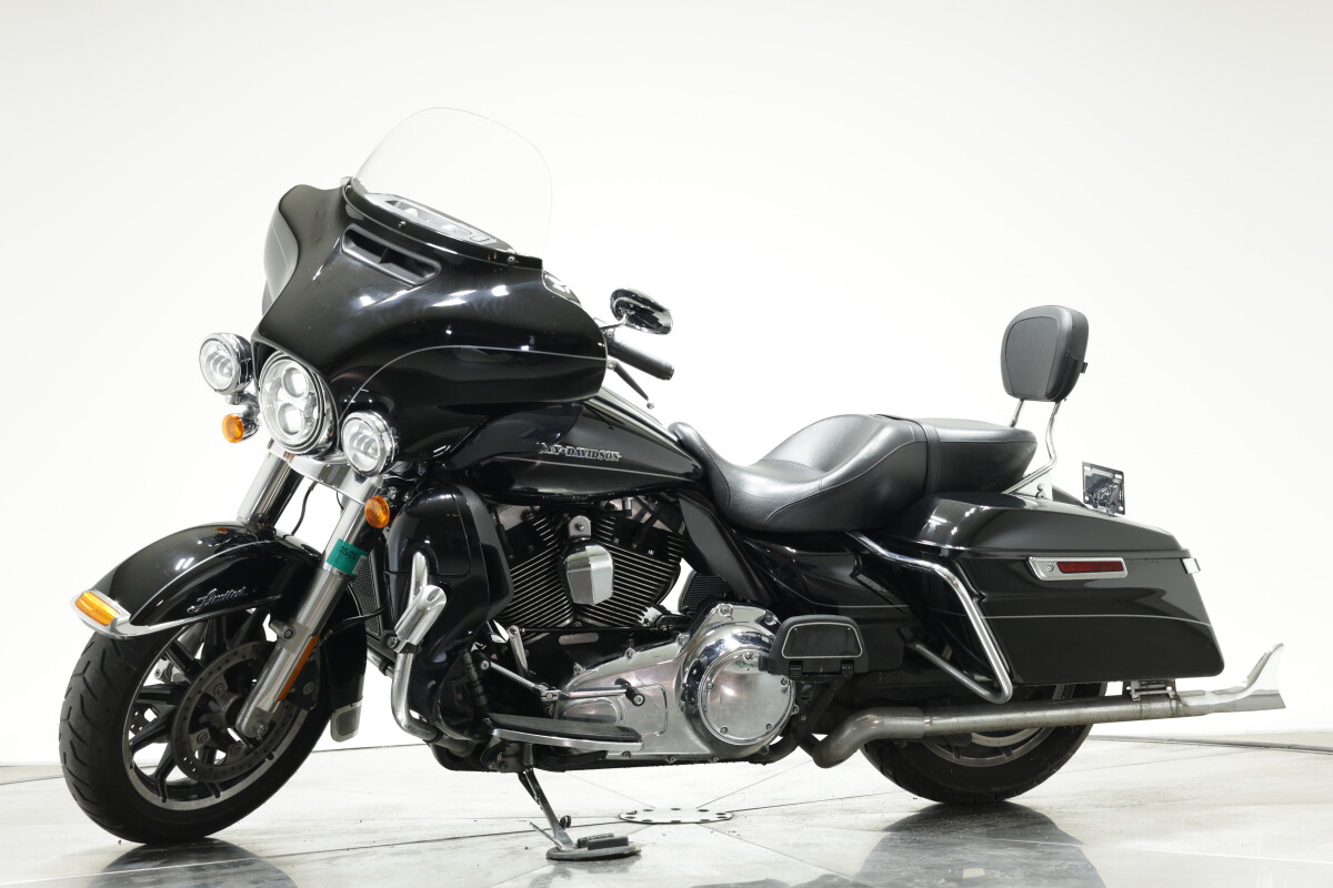2015 Harley-Davidson FLHTK Ultra Limited in Vivid Black with 17996 miles - Photo 9