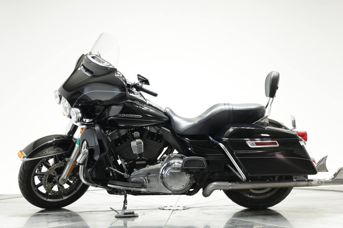 2015 Harley-Davidson FLHTK Ultra Limited in Vivid Black with 17996 miles - Photo 10