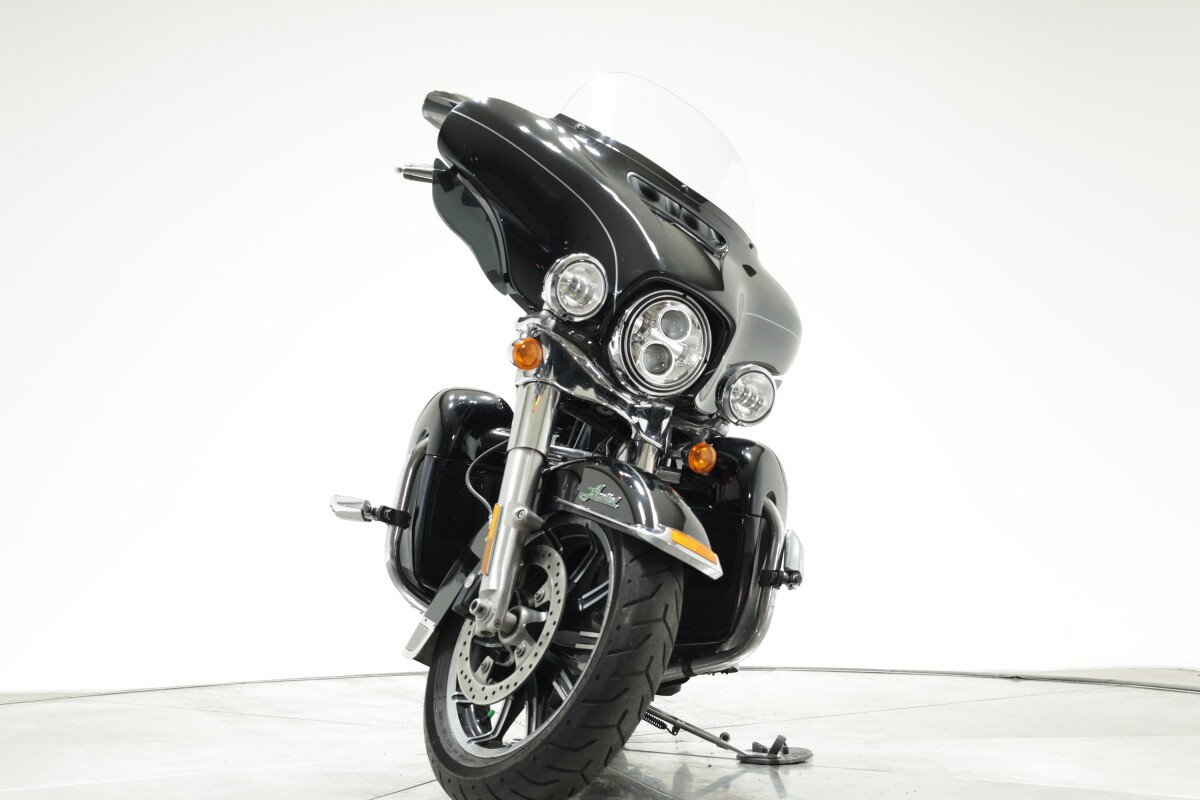 2015 Harley-Davidson FLHTK Ultra Limited in Vivid Black with 17996 miles - Photo 6