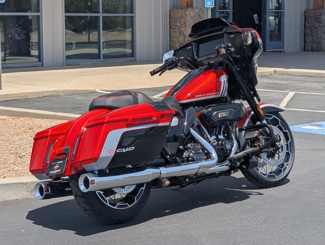 2024 Harley-Davidson Street Glide - Photo 4