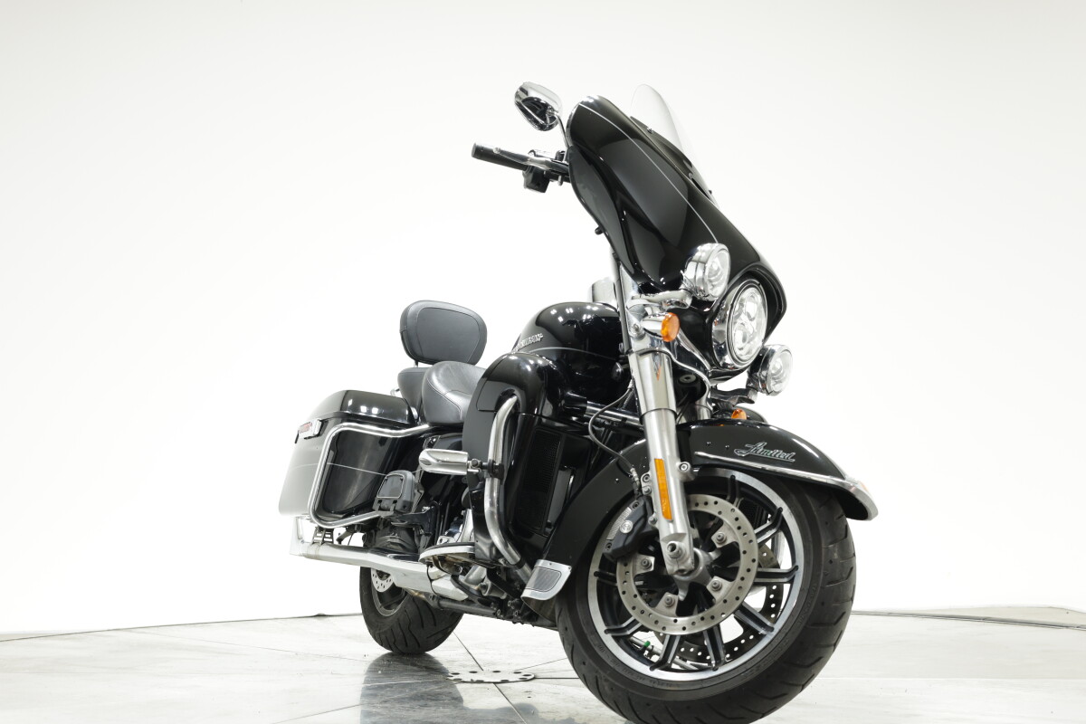 2015 Harley-Davidson FLHTK Ultra Limited in Vivid Black with 17996 miles - Photo 5