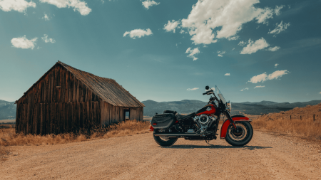 2025 Harley-Davidson® Heritage Classic in Rogers: Riding with the Milwaukee-Eight® 117 Classic